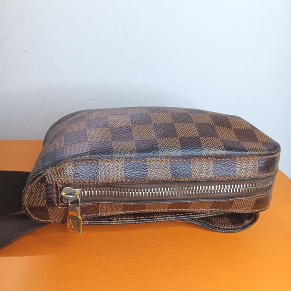 Louis Vuitton✨️PRISTINE CONDITION ✨️Damier Ebene Geronimos BELT / CROSSBODY BAG - Picture 7 of 17